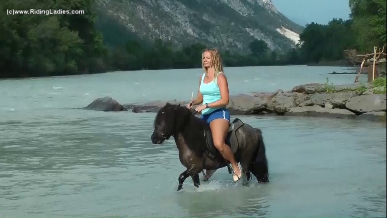 Pony_Rafting_random_01.png