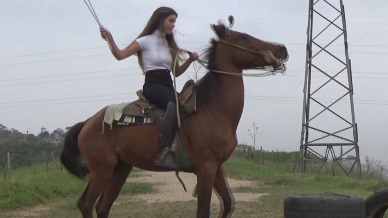 CL8565_jf_je_adriannabestthanever.wmv_random_01.jpg