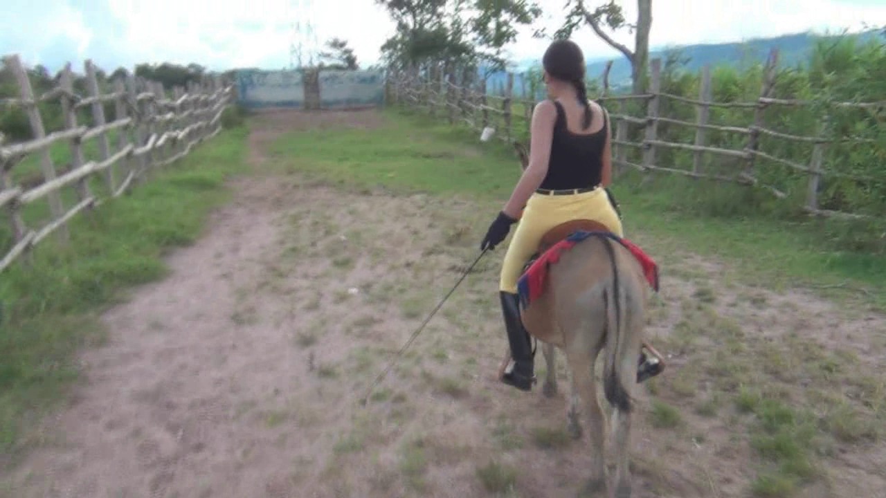 CL8565_KalindatheBurroMistress.wmv_random_01.jpg