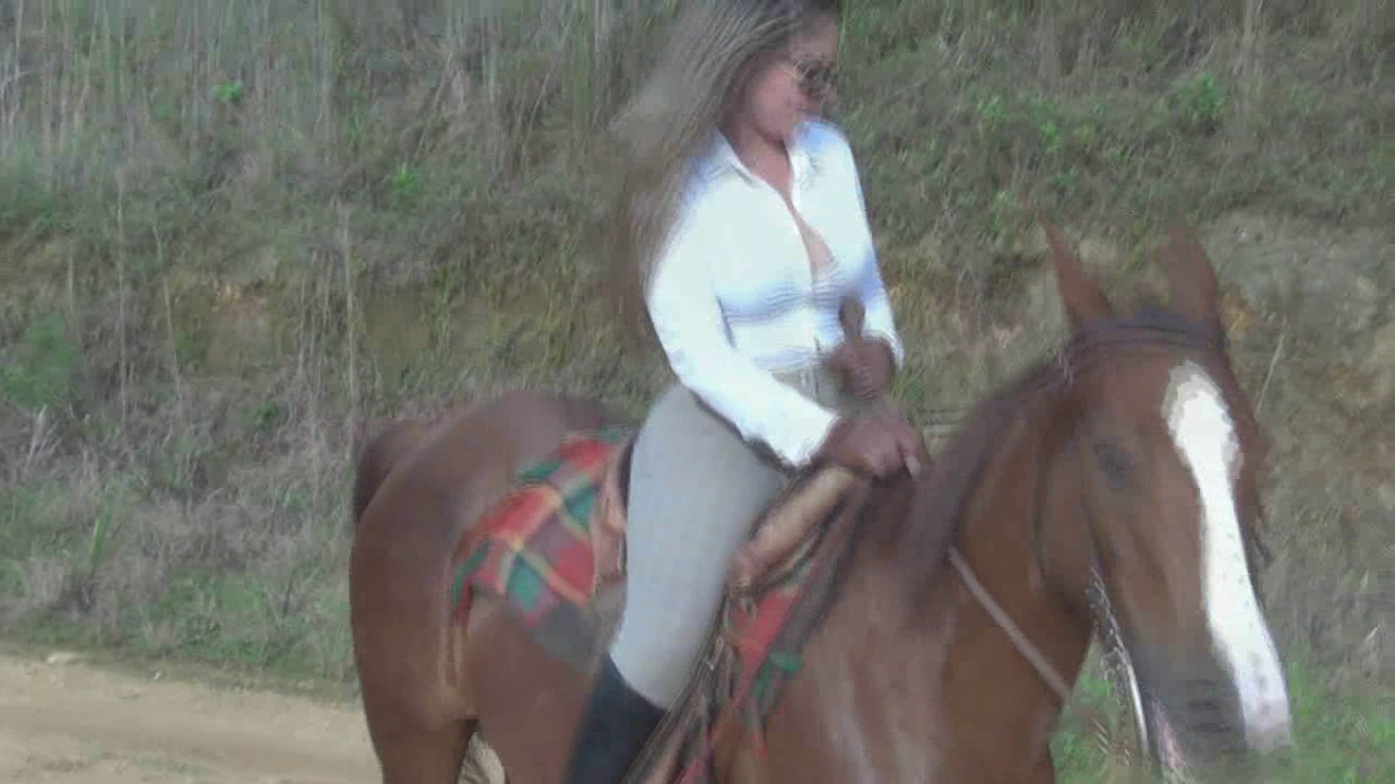 CL8565_LungeingandRidingbyGoddessWanda.wmv_random_01.jpg