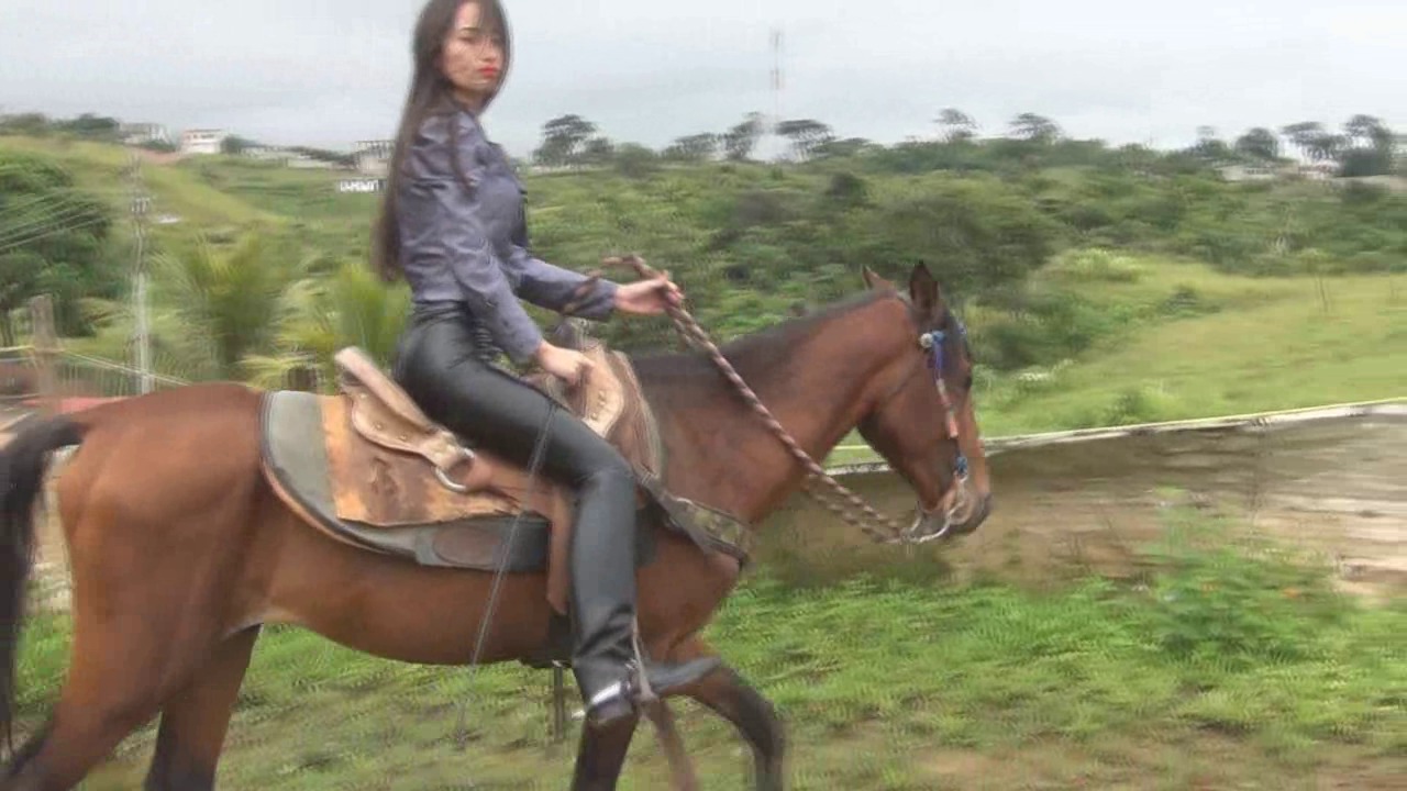 CL8565_Yf_YeLeatherandsilkbyDubraska.wmv_random_01.jpg