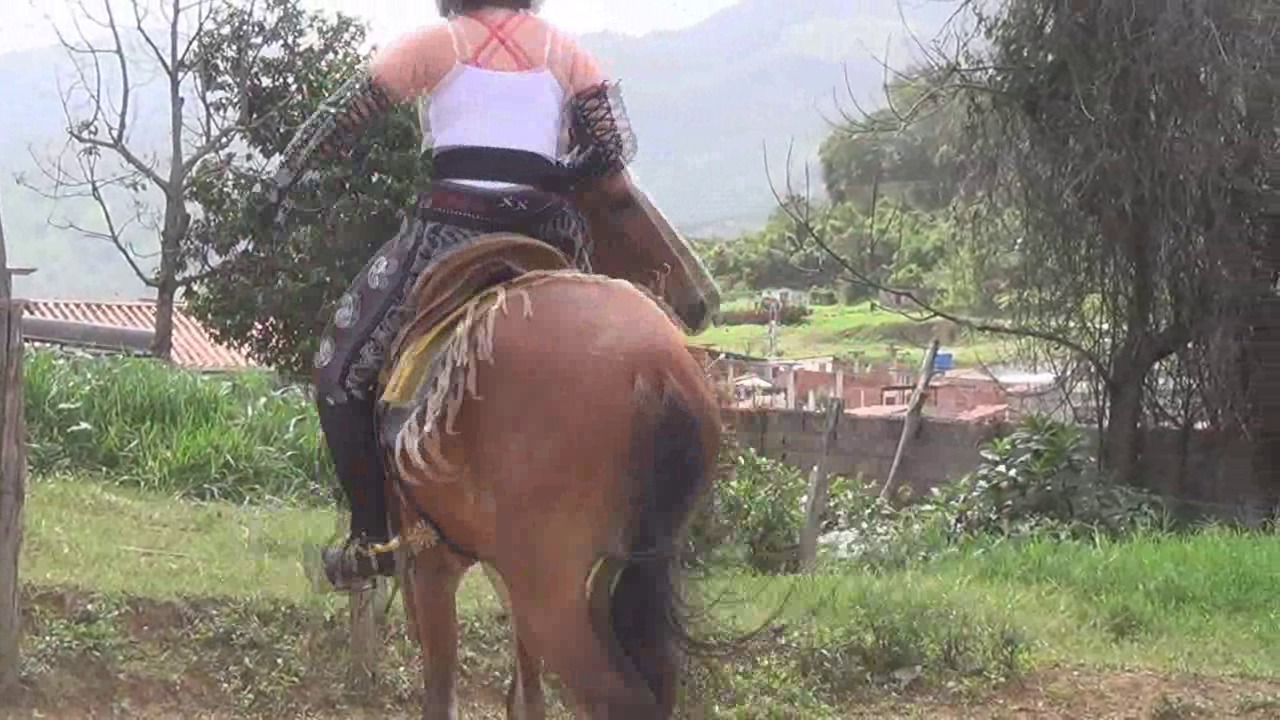 CL8565_JF_DominantRidingAnna.wmv_random_01.jpg