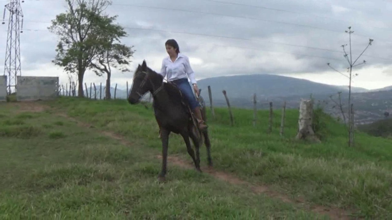 CL8565_jf_FK_je_alondrawesterngirl.mp4_random_01.jpg