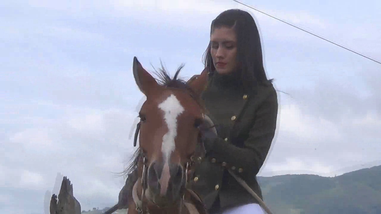 CL8565_JF_MilitaryJacketAdrianna.wmv_random_01.jpg