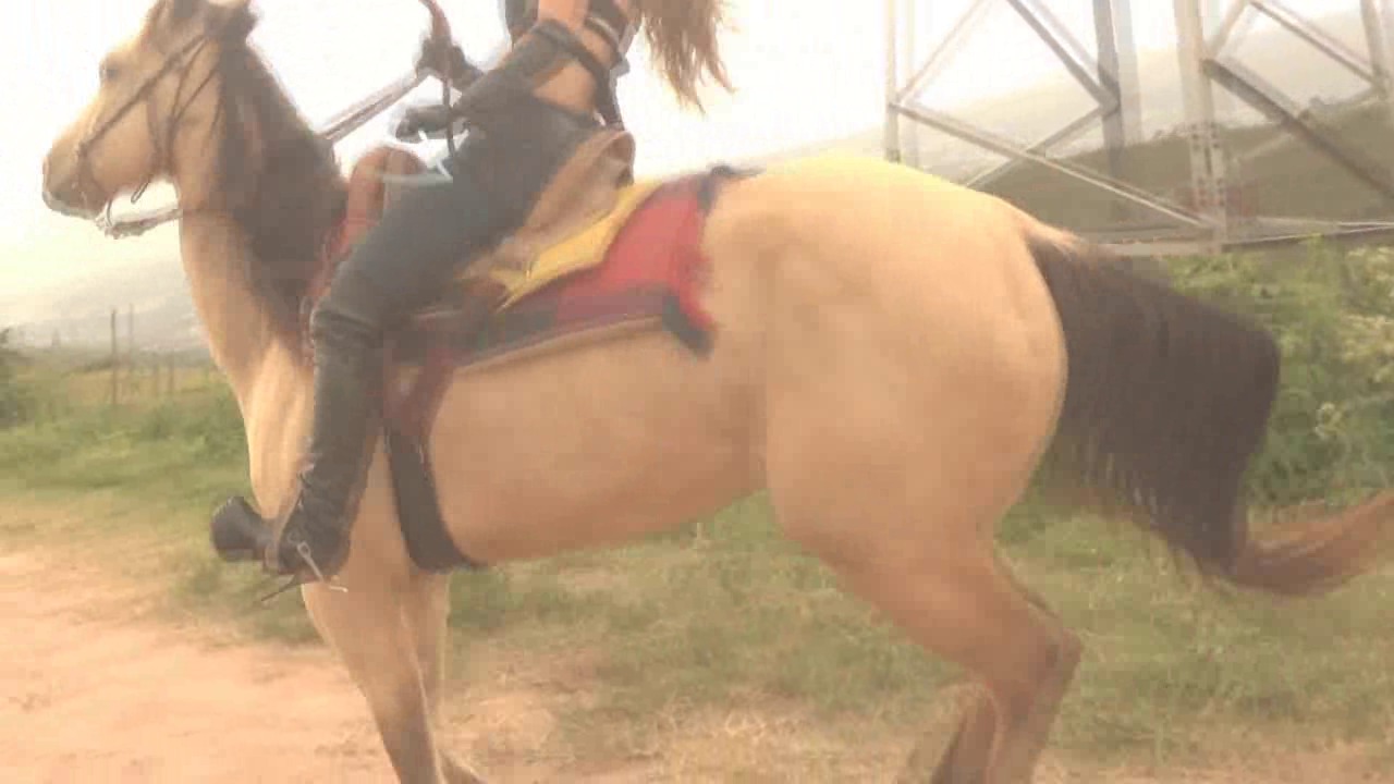 CL8565_KillerBootsBlueWhipSylvia_rec.wmv_random_01.jpg