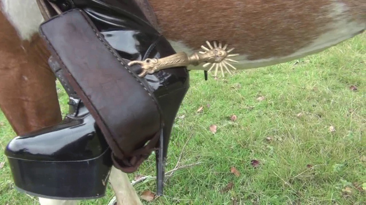 CL8565_KrystallridingwithPunishmentBoots.wmv_random_01.jpg