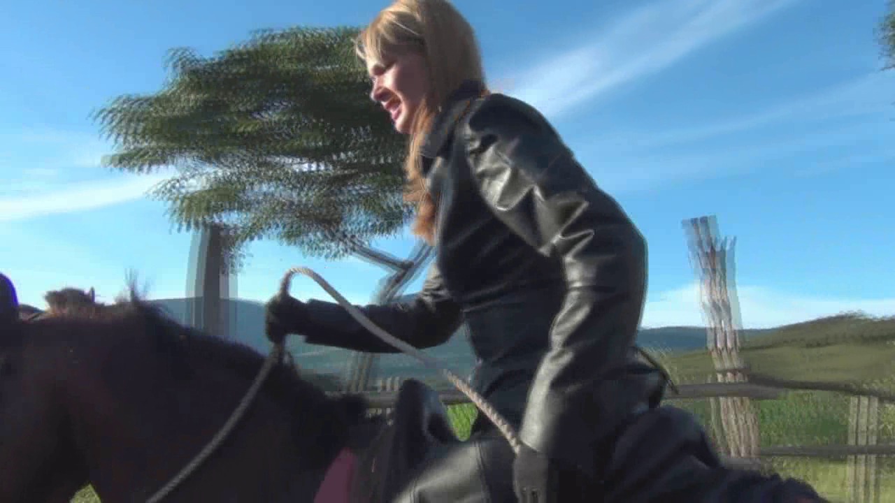 CL8565_leatherChapaTraining.wmv_random_01.jpg