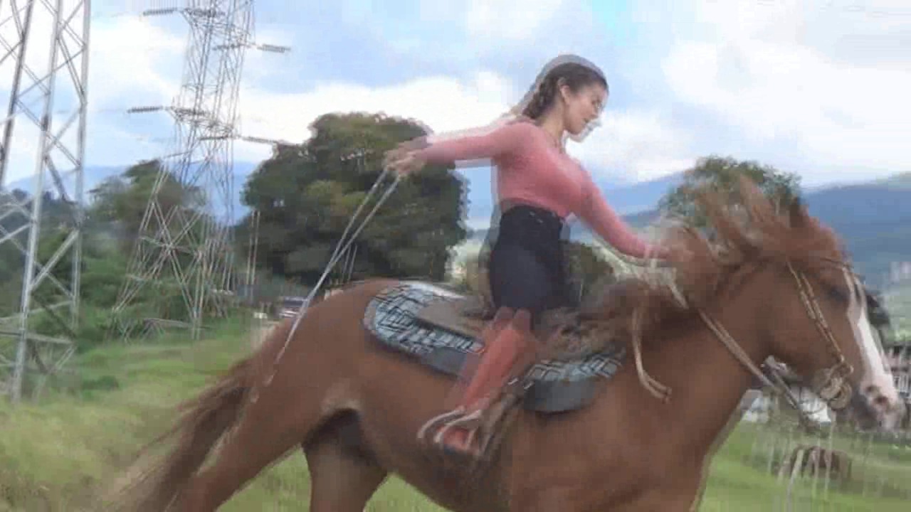 CL8565_tf_FK_te_adrianaandzeuspracticeday.wmv_random_01.jpg