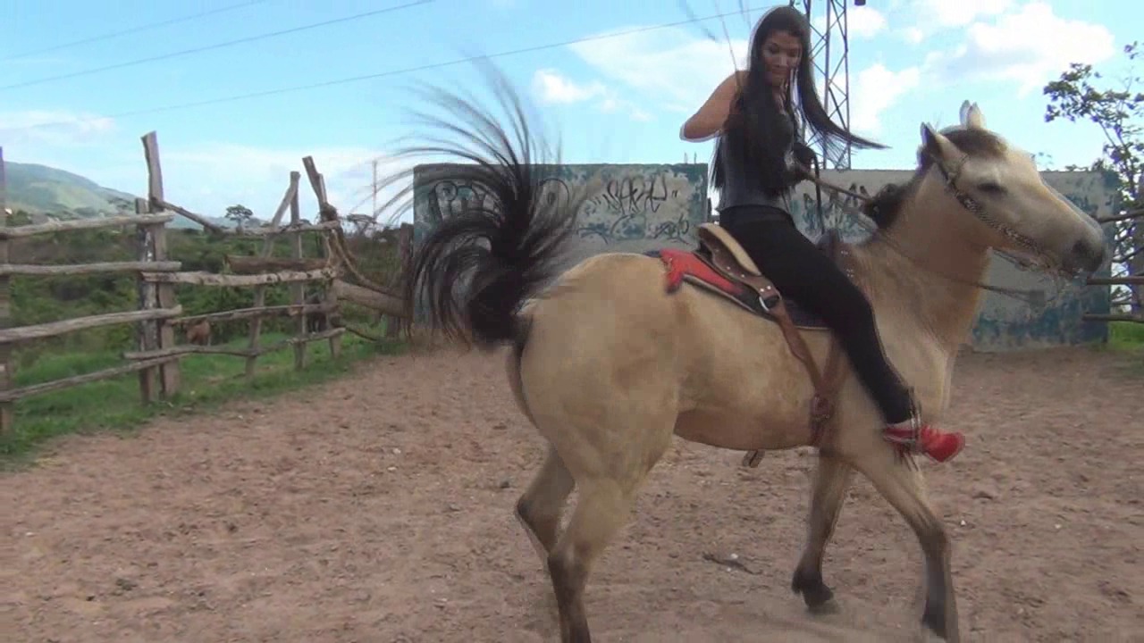 CL8565_BlackandRedGoddessKarla.wmv_random_01.jpg