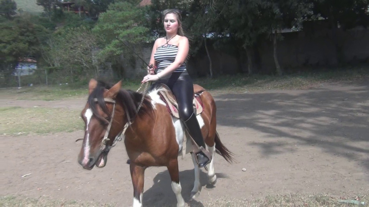 CL8565_LRGBestBadRides.Isabella.wmv_random_01.jpg