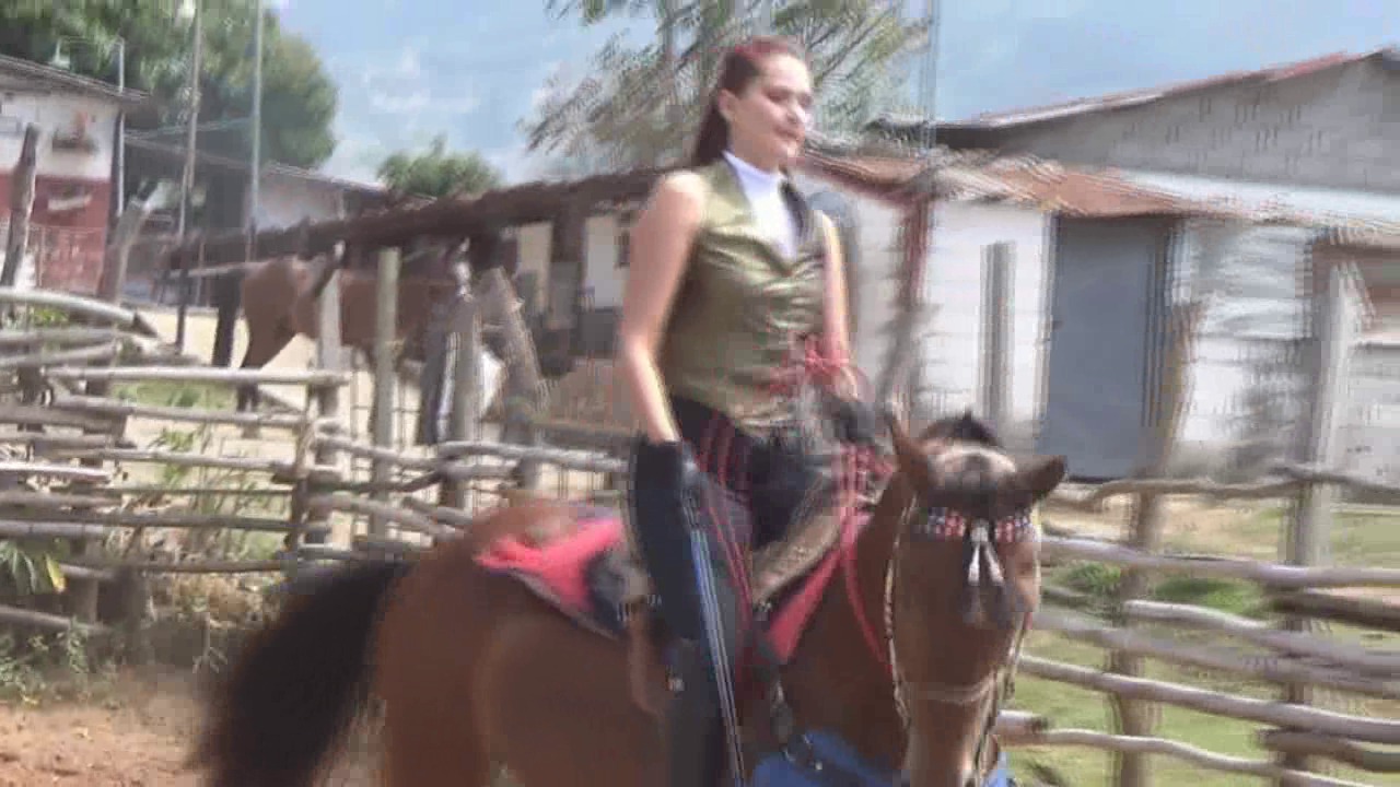 CL8565_TF_PotroLocoFirstChapaJ.wmv_random_01.jpg