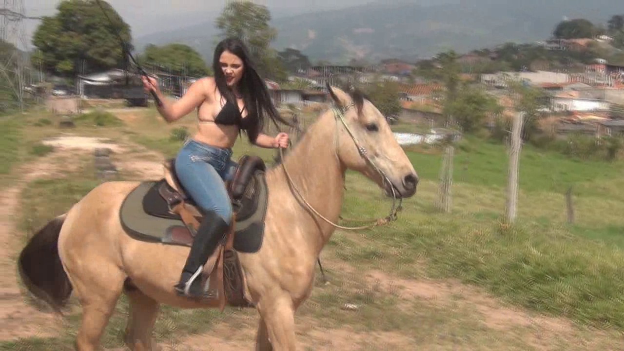 CL8565_Yf_Ye_RidingJeansMarian.wmv_random_01.jpg