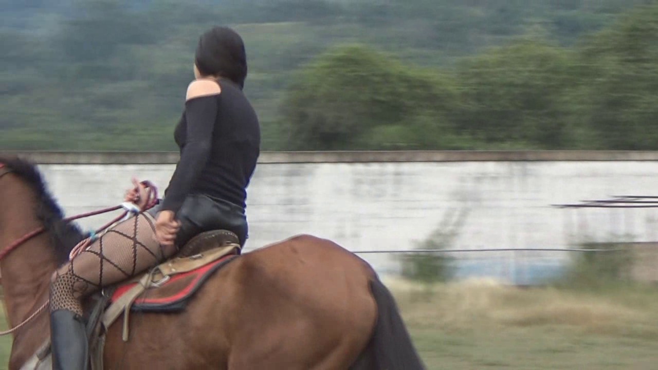 CL39751_BarbaraLeatherHotPants.wmv_random_01.jpg