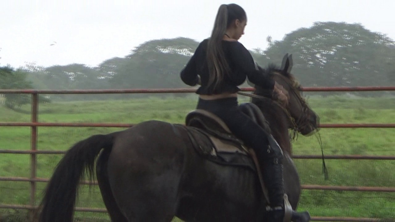 CL39751_IsabellaBlackWiddowride4Veneno.wmv_random_01.jpg