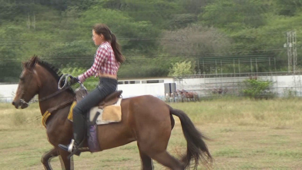 CL39751_LolitasGoldenThornsVsElCicatrizado.wmv_random_01.jpg