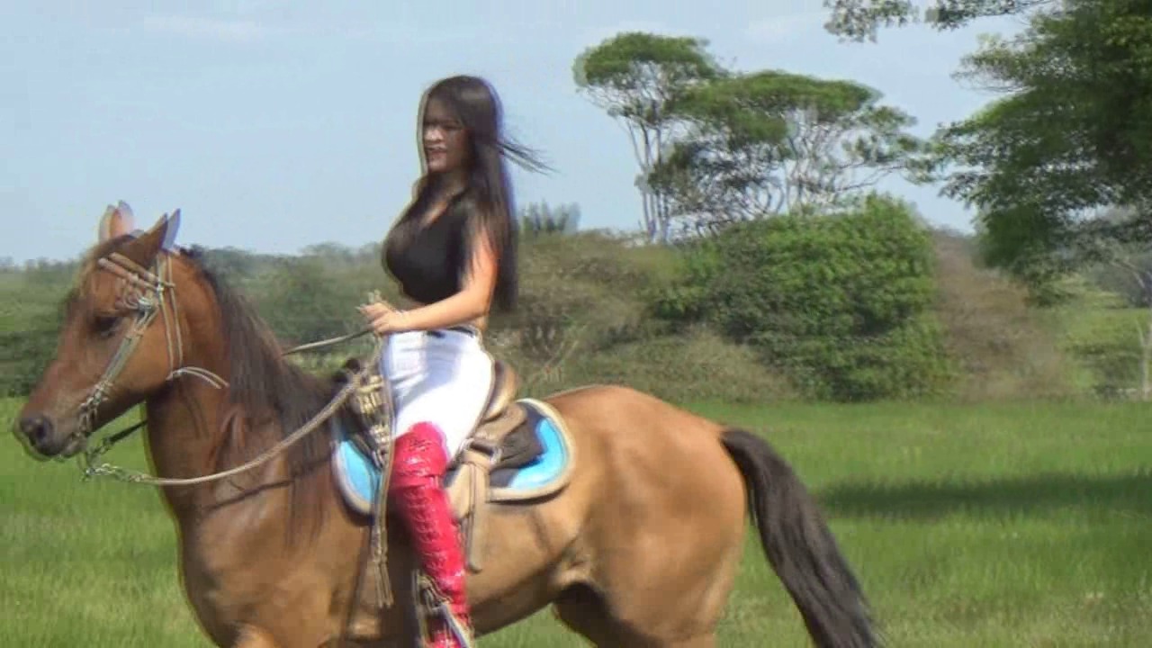 CL39751_MontanaRedBootsRedWip.wmv_random_01.jpg