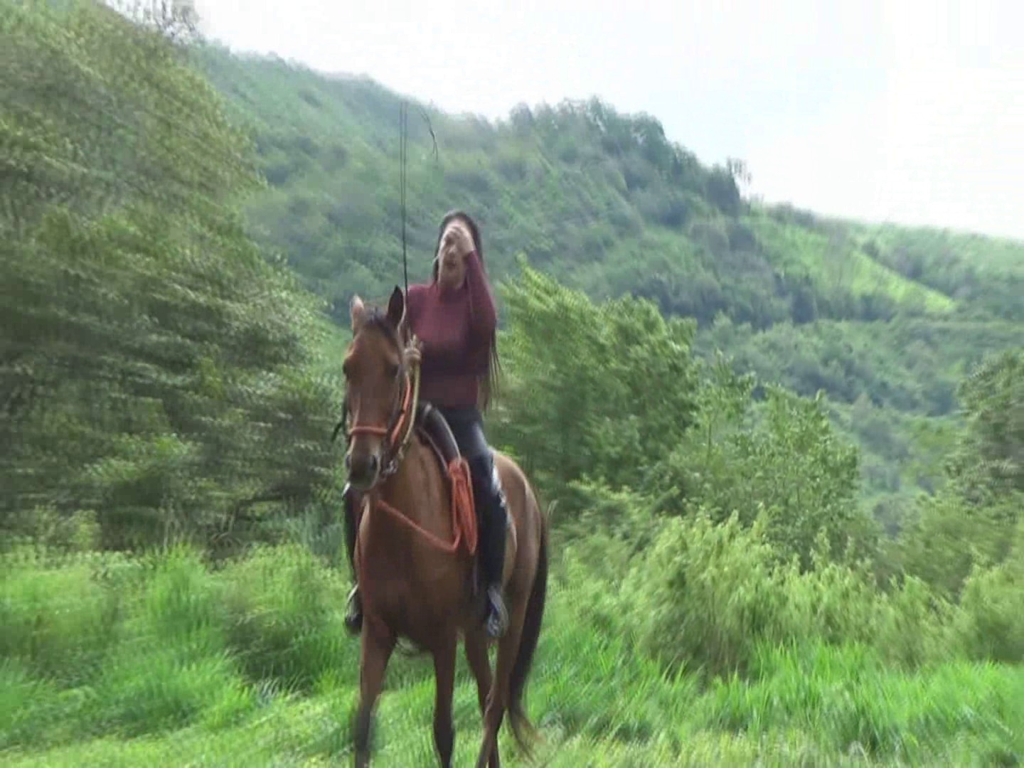 CL39751_RominaTransparentMovement.wmv_random_01.jpg
