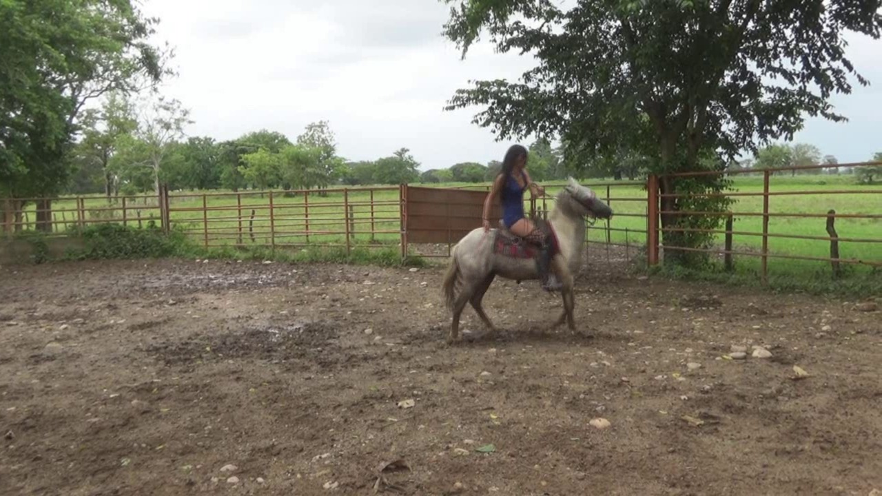 CL39751 TheAmazonIndianaSexyAndTheBeast.wmv