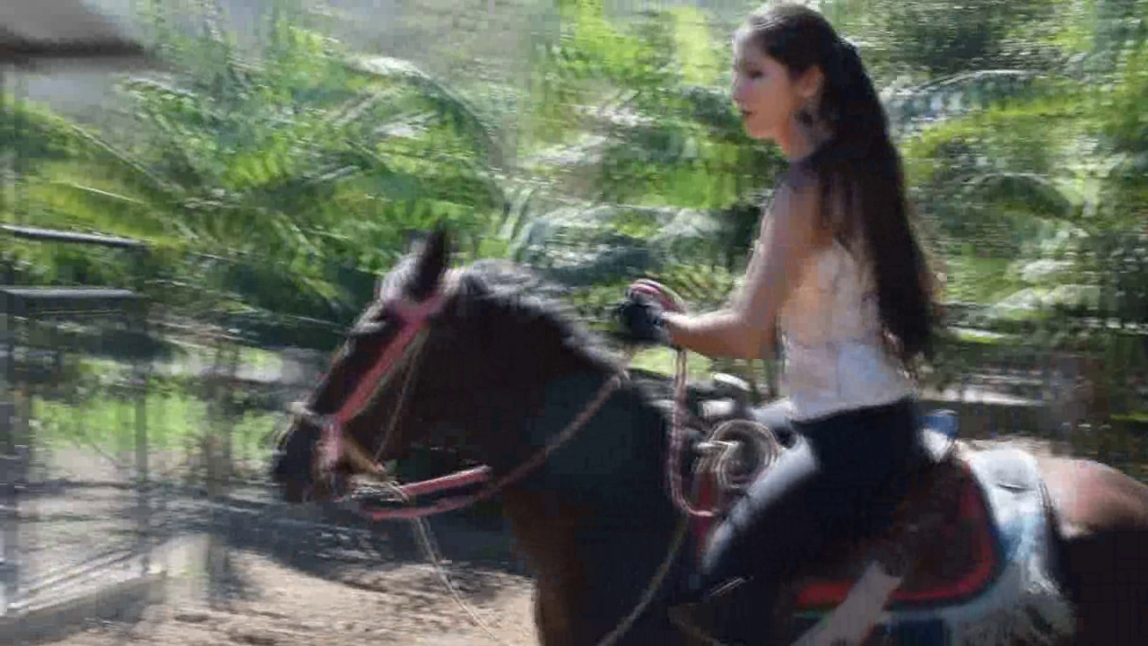 CL39751_VictoriaBurningKisses.wmv_random_01.jpg