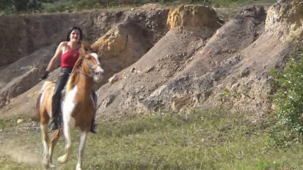 CL39751_VirginiaRelaxationRideOnComanche.wmv_random_01.jpg