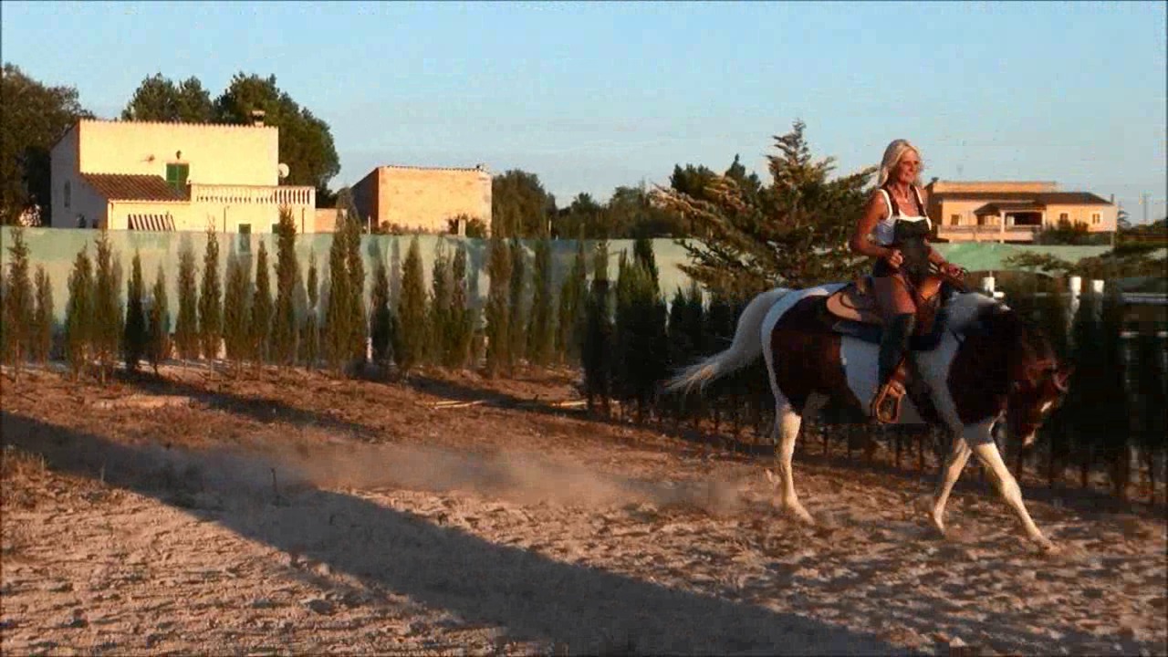 CL9363_TheFirstRideHour.wmv_random_01.jpg