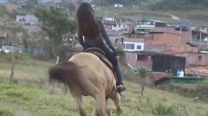 CL8565 JF GallopingAndChapaAdrianna.wmv